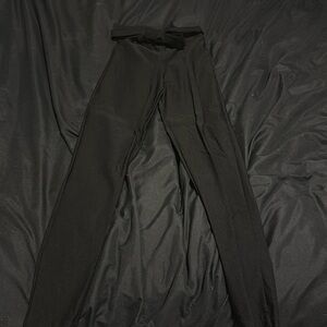 How tye black skinny pants